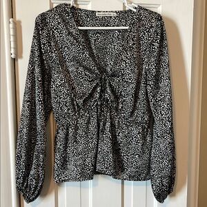 Abercrombie Black and White Women's Top